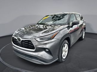 Used 2024 Toyota Highlander LE video 1