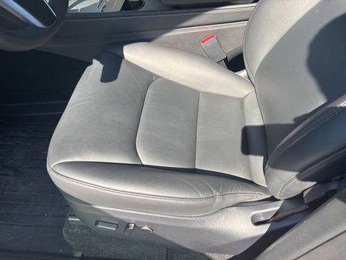 Used 2024 Tesla Model Y Long Range AWD/4WD image 12