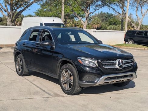 Used 2019 Mercedes-Benz GLC 300 4MATIC image 3