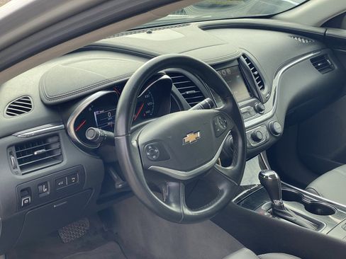 Used 2016 Chevrolet Impala LT w/ Convenience Package image 11