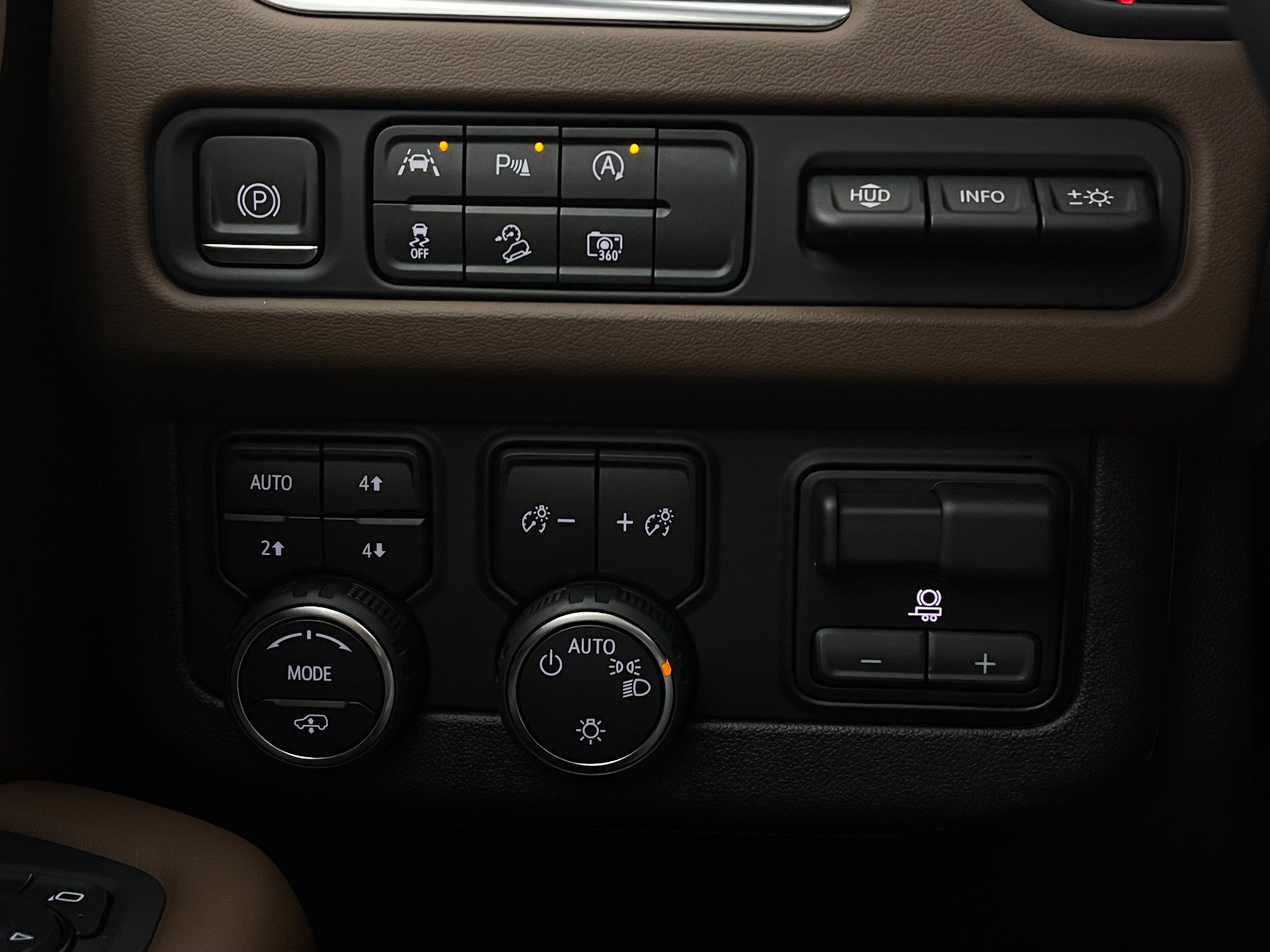 Used 2024 Chevrolet Tahoe High Country AWD/4WD image 24