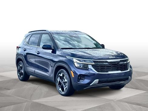 Used 2024 Kia Seltos EX FWD image 2