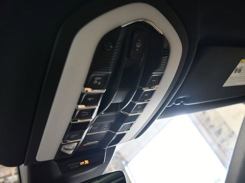 Certified 2023 Porsche Macan AWD/4WD image 45