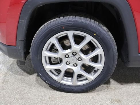 Used 2023 Jeep Compass Latitude AWD/4WD image 18
