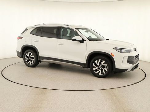 Used 2025 Volkswagen Tiguan S FWD image 9