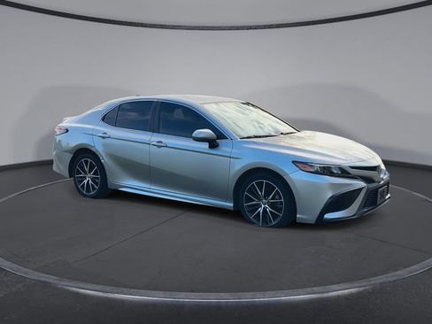 Used 2021 Toyota Camry SE FWD image 2