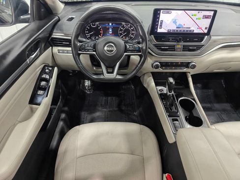 Used 2023 Nissan Altima 2.5 SV w/ SV Premium Package AWD/4WD image 4