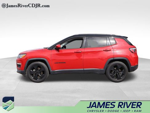 Used 2019 Jeep Compass Latitude FWD image 2