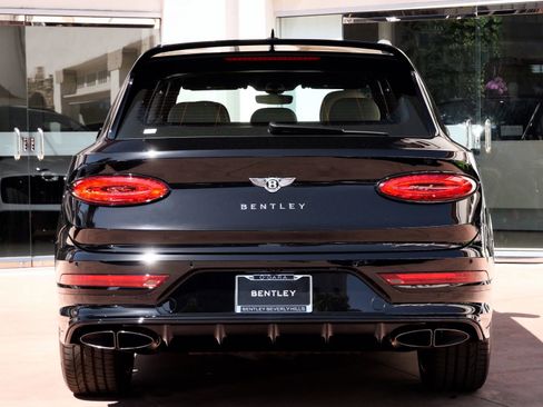 Used 2023 Bentley Bentayga AWD/4WD image 10