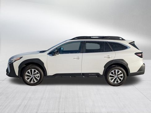Used 2025 Subaru Outback Premium image 4