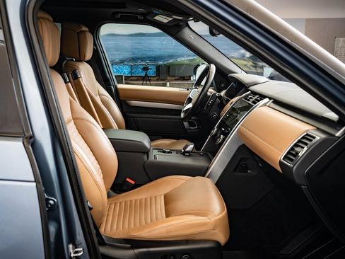 Used 2023 Land Rover Discovery S R-Dynamic image 26