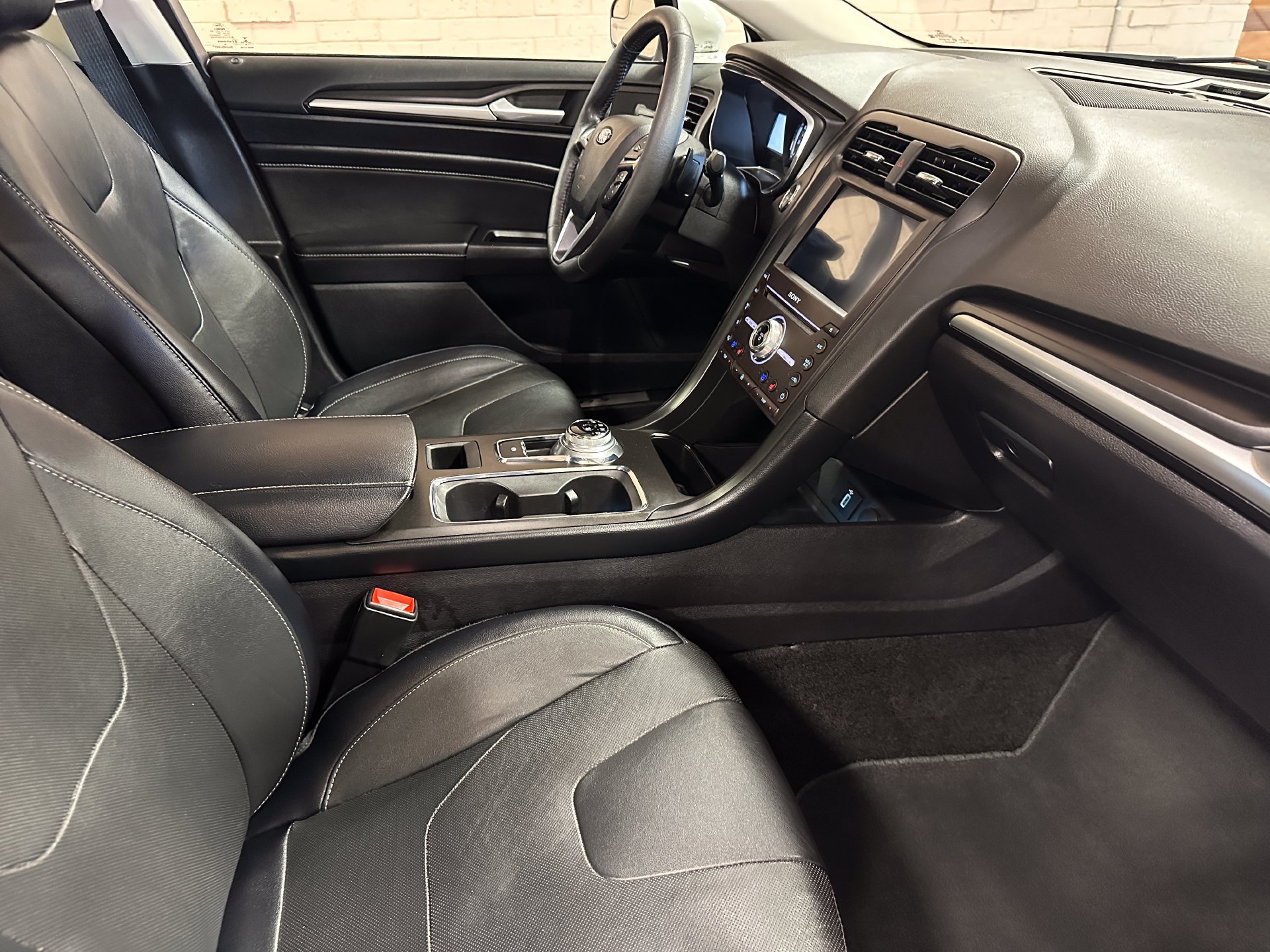 Used 2018 Ford Fusion Titanium AWD/4WD image 23