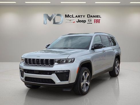 New 2026 Jeep Grand Cherokee L Limited w/ Luxury Tech Group II AWD/4WD image 2