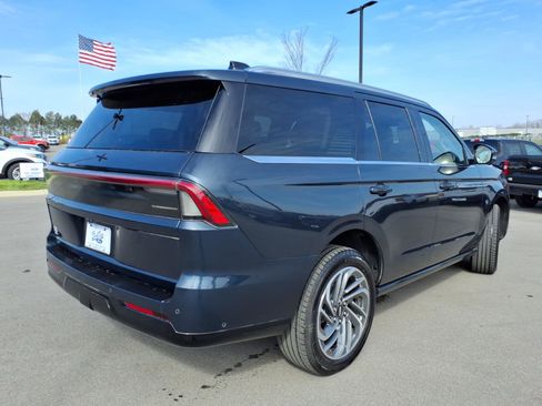 Used 2025 Lincoln Navigator Reserve image 3