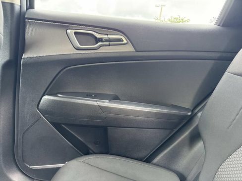 Used 2023 Kia Sportage LX FWD image 18