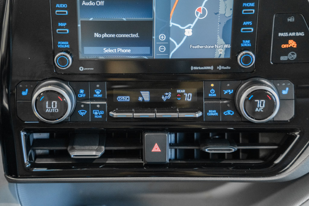 Used 2020 Toyota Highlander XLE AWD/4WD image 15