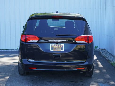 Used 2023 Chrysler Voyager LX FWD image 5