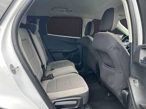 Used 2022 Ford Escape SE image 12