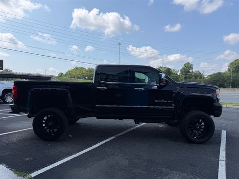 Used 2016 GMC Sierra 2500 Denali w/ Duramax Plus Package AWD/4WD image 7