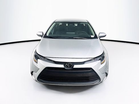 Used 2023 Toyota Corolla LE image 2
