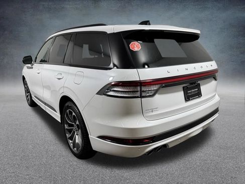 New 2026 Lincoln Aviator AWD image 4