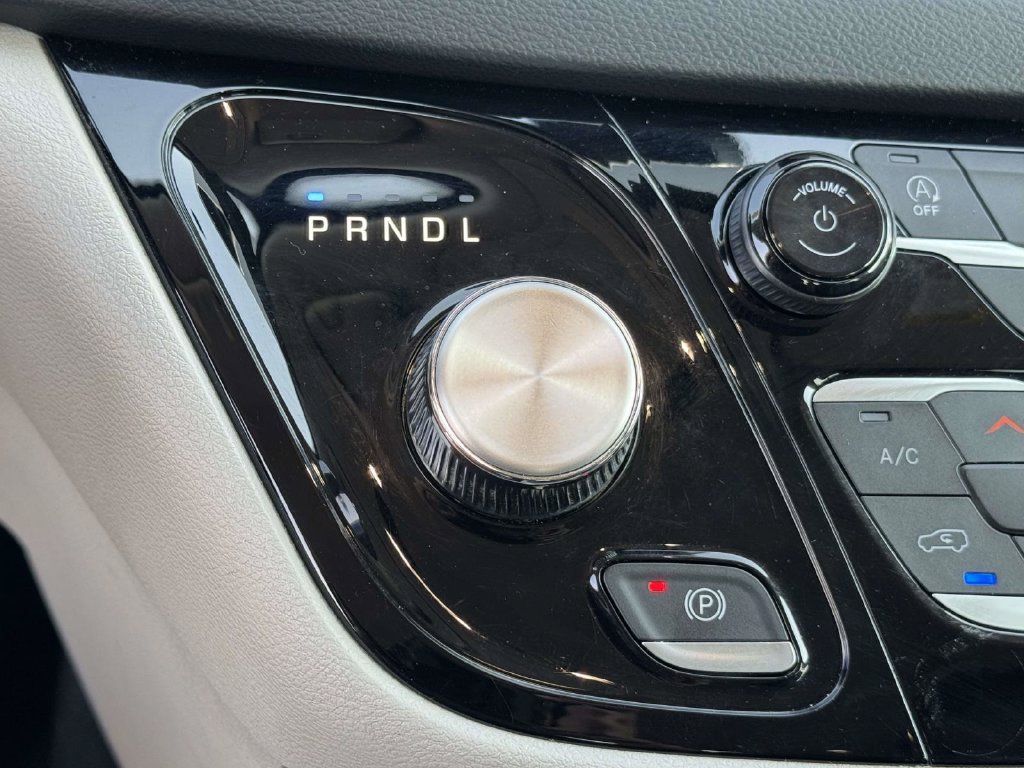 Used 2024 Chrysler Pacifica Touring-L FWD image 21