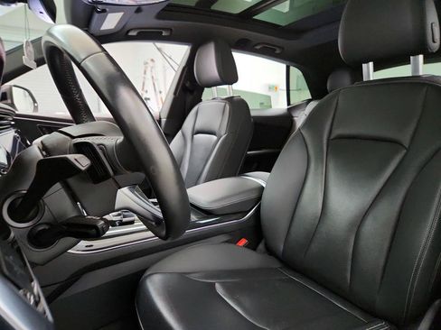 Used 2019 Audi Q8 Premium Plus w/ Premium Plus AWD/4WD image 14