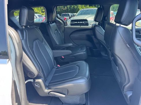 Used 2025 Chrysler Pacifica Select FWD image 27