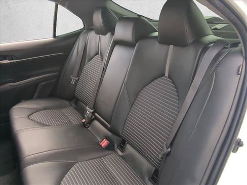 Used 2022 Toyota Camry SE w/ Carpet Mat Package (TMS) FWD image 17