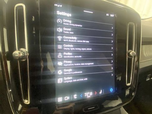 Certified 2025 Volvo XC40 B5 Core image 23