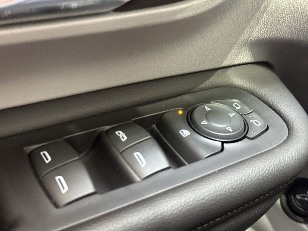 Used 2023 GMC Terrain SLE w/ Driver Convenience Package FWD image 33