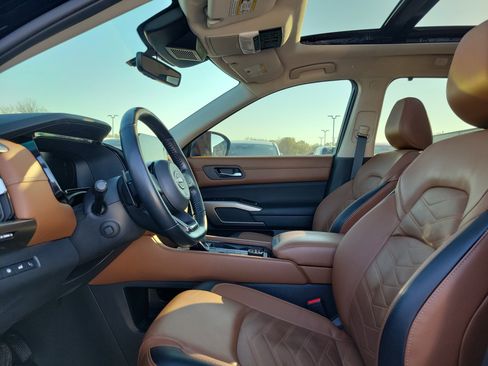 Certified 2023 Nissan Pathfinder Platinum image 15