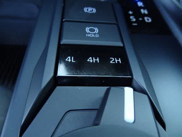 Used 2025 Toyota Tacoma SR5 AWD/4WD image 24