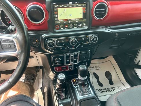 Used 2022 Jeep Wrangler Unlimited Rubicon w/ Dual Top Group AWD/4WD image 19