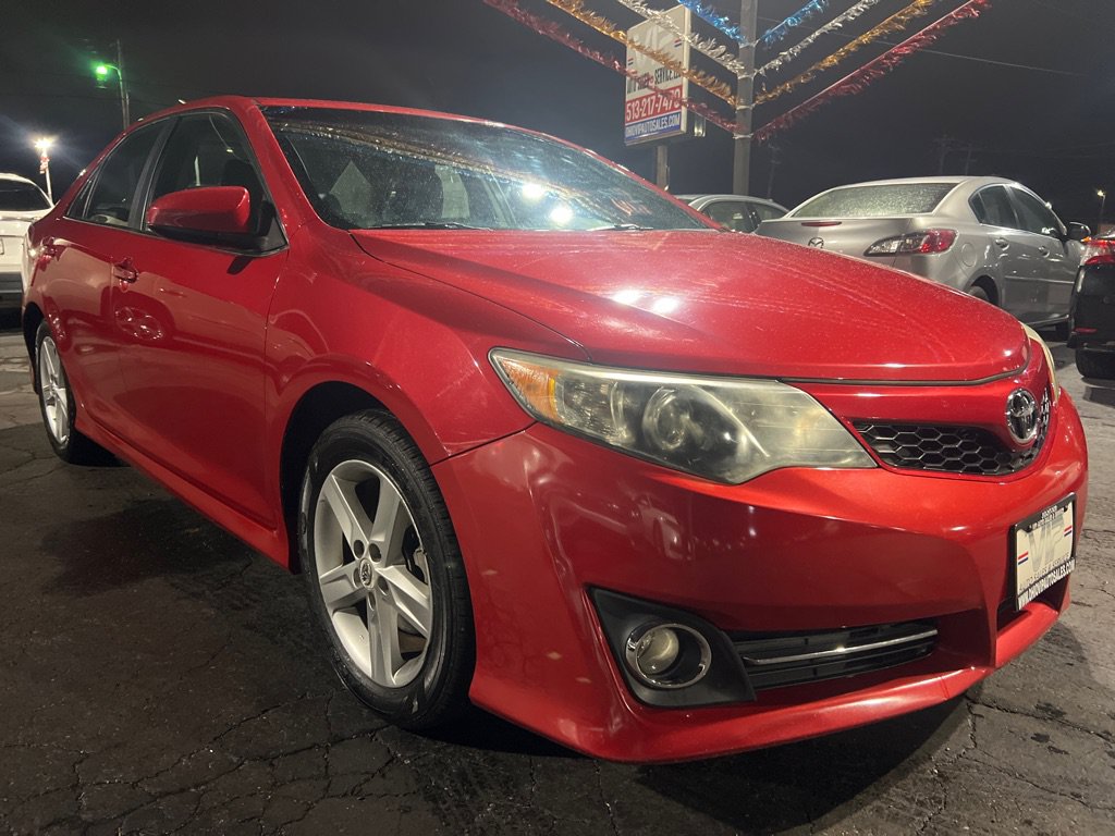 Used 2012 Toyota Camry SE FWD image 1
