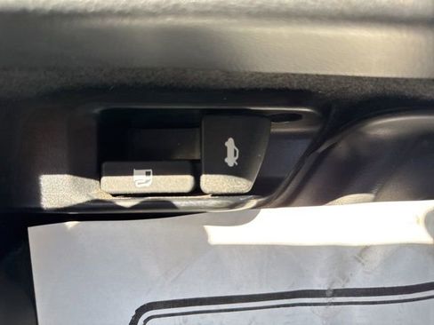 Used 2021 Toyota Corolla SE w/ Carpet Mat Package (TMS) FWD image 19