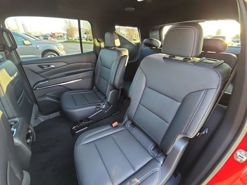 New 2026 Chevrolet Traverse LT image 13