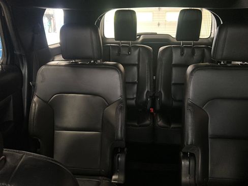 Used 2018 Ford Explorer XLT w/ Equipment Group 202A FWD image 26