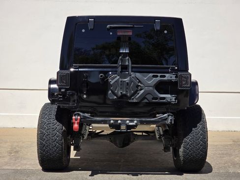 Used 2011 Jeep Wrangler Unlimited 70th Anniversary w/ Connectivity Group image 4