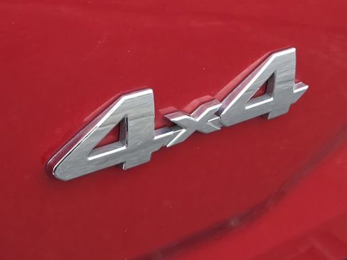 Used 2018 Toyota Tacoma SR5 AWD/4WD image 3