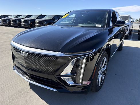 Used 2024 Cadillac Lyriq Tech AWD/4WD image 2