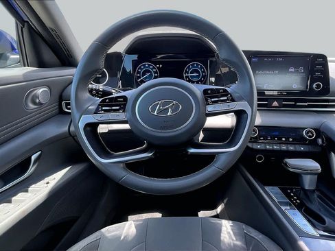 Used 2022 Hyundai Elantra SEL w/ Convenience + Premium Package FWD image 6