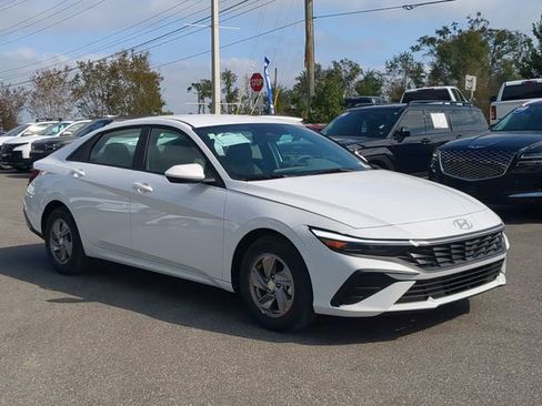 New 2026 Hyundai Elantra SE image 3