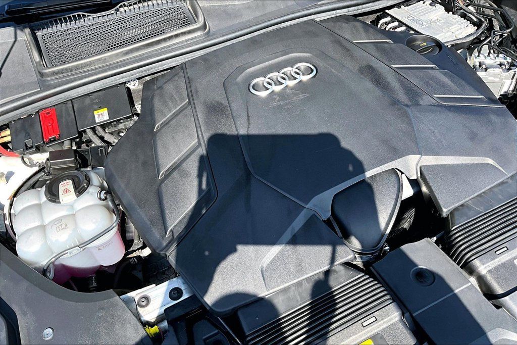 Used 2022 Audi Q8 Premium AWD/4WD image 29