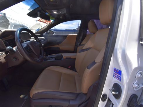 Used 2021 Lexus ES 300h w/ Premium Package FWD image 2