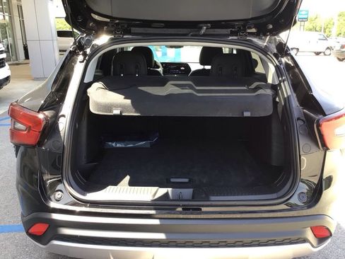 Used 2025 Chevrolet Trax LT FWD image 44