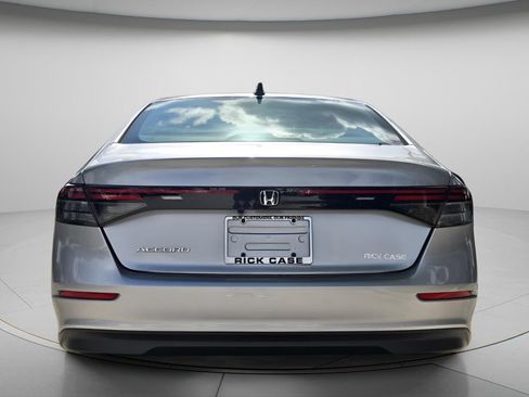 Used 2025 Honda Accord SE image 6