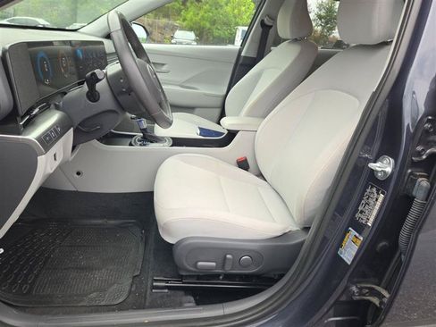 Used 2025 Hyundai Kona SEL FWD image 5