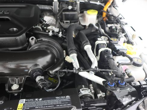 Used 2025 Jeep Wrangler Unlimited Sahara AWD/4WD image 17