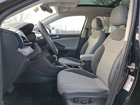 Certified 2024 Volkswagen Taos SE image 14